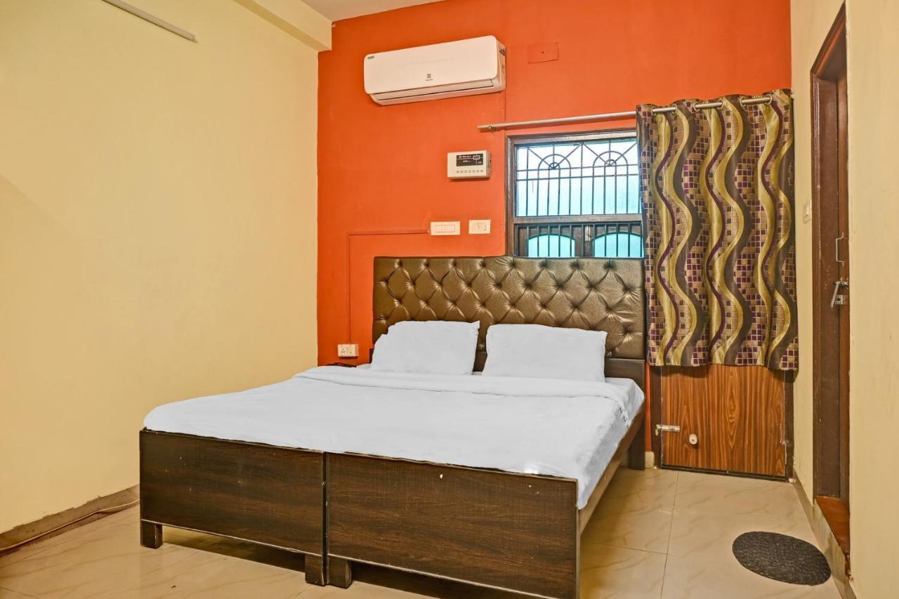 Oyo 7498 Hotel Aparajita Varanasi Exterior foto