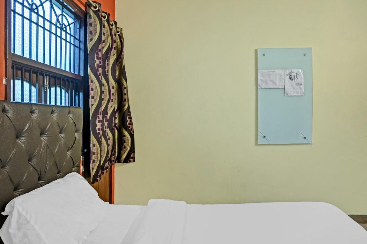 Oyo 7498 Hotel Aparajita Varanasi Exterior foto